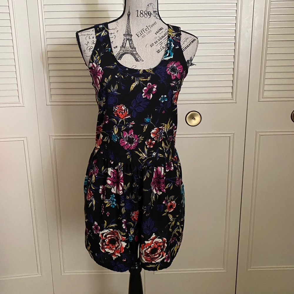Xhilaration black sleeveless floral flower print romper with pockets size XS